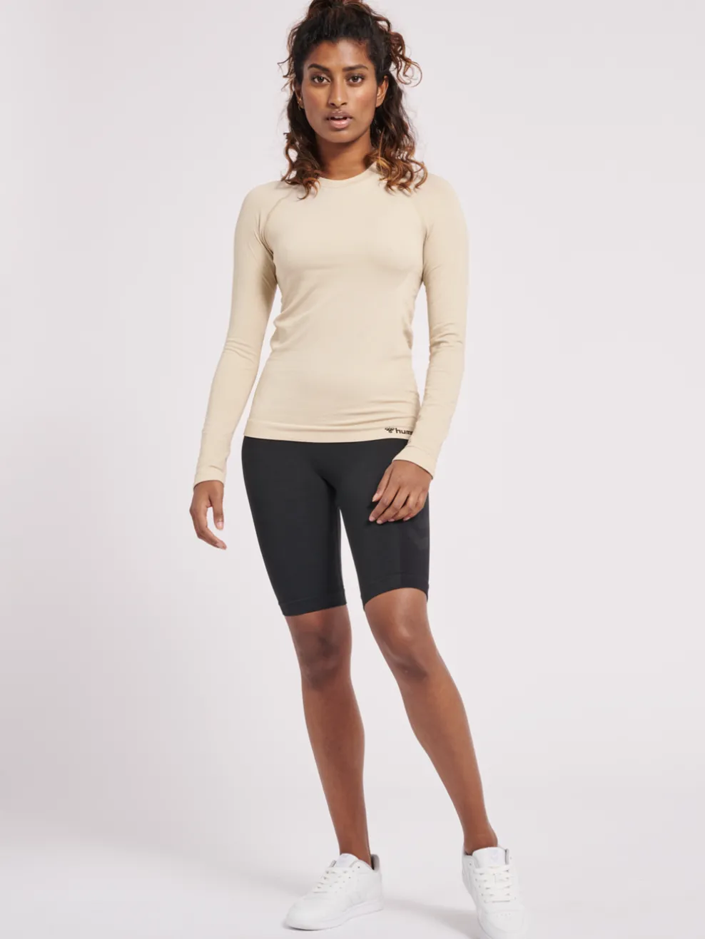 hmlCLEA SEAMLESS TIGHT T-SHIRT L/S