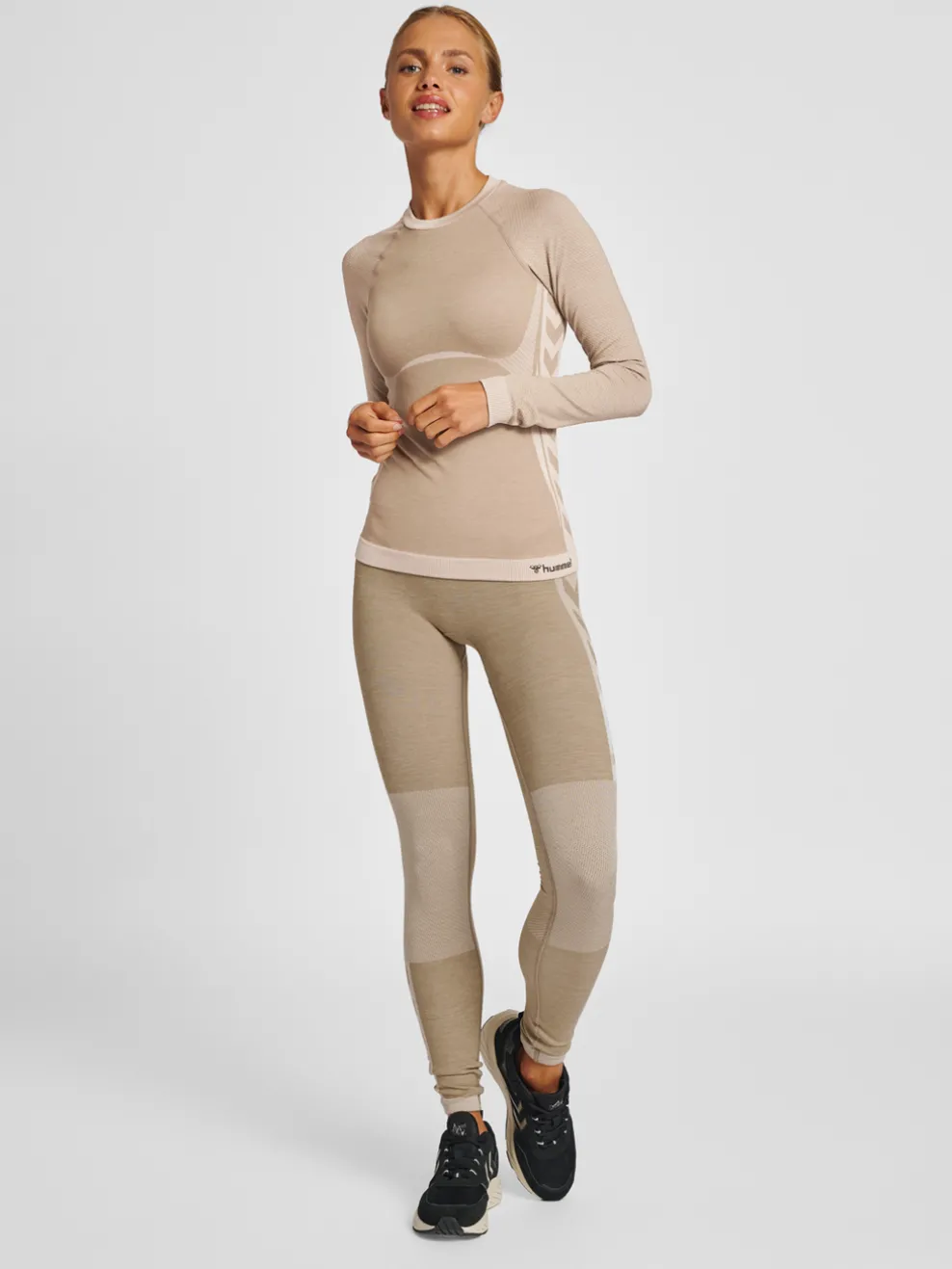 hmlCLEA SEAMLESS TIGHT T-SHIRT L/S
