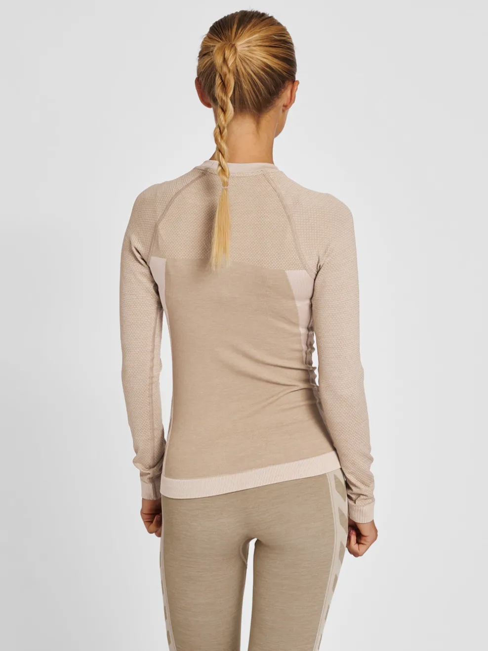 hmlCLEA SEAMLESS TIGHT T-SHIRT L/S