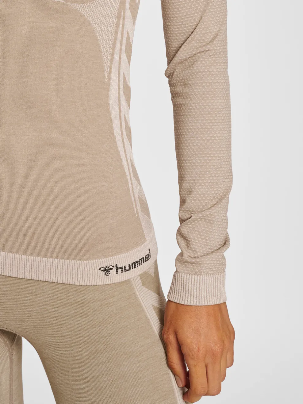 hmlCLEA SEAMLESS TIGHT T-SHIRT L/S
