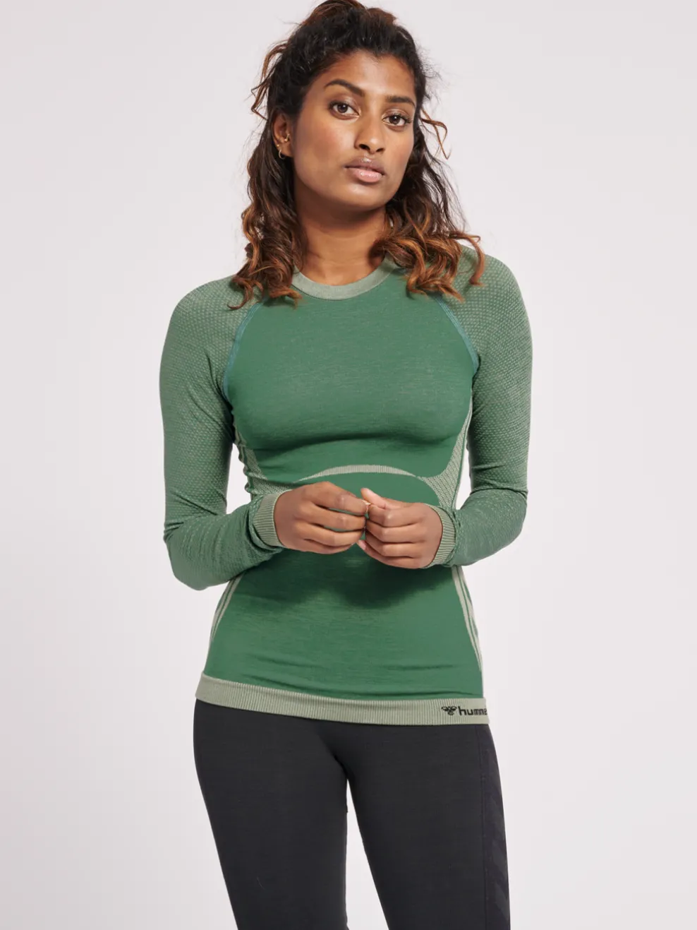 hmlCLEA SEAMLESS TIGHT T-SHIRT L/S