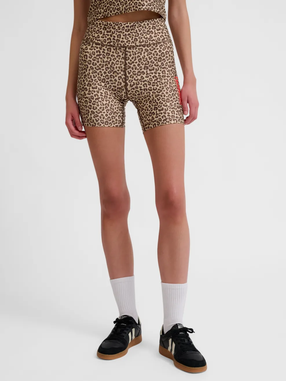 hmlFAST MID WAIST TIGHT SHORTS