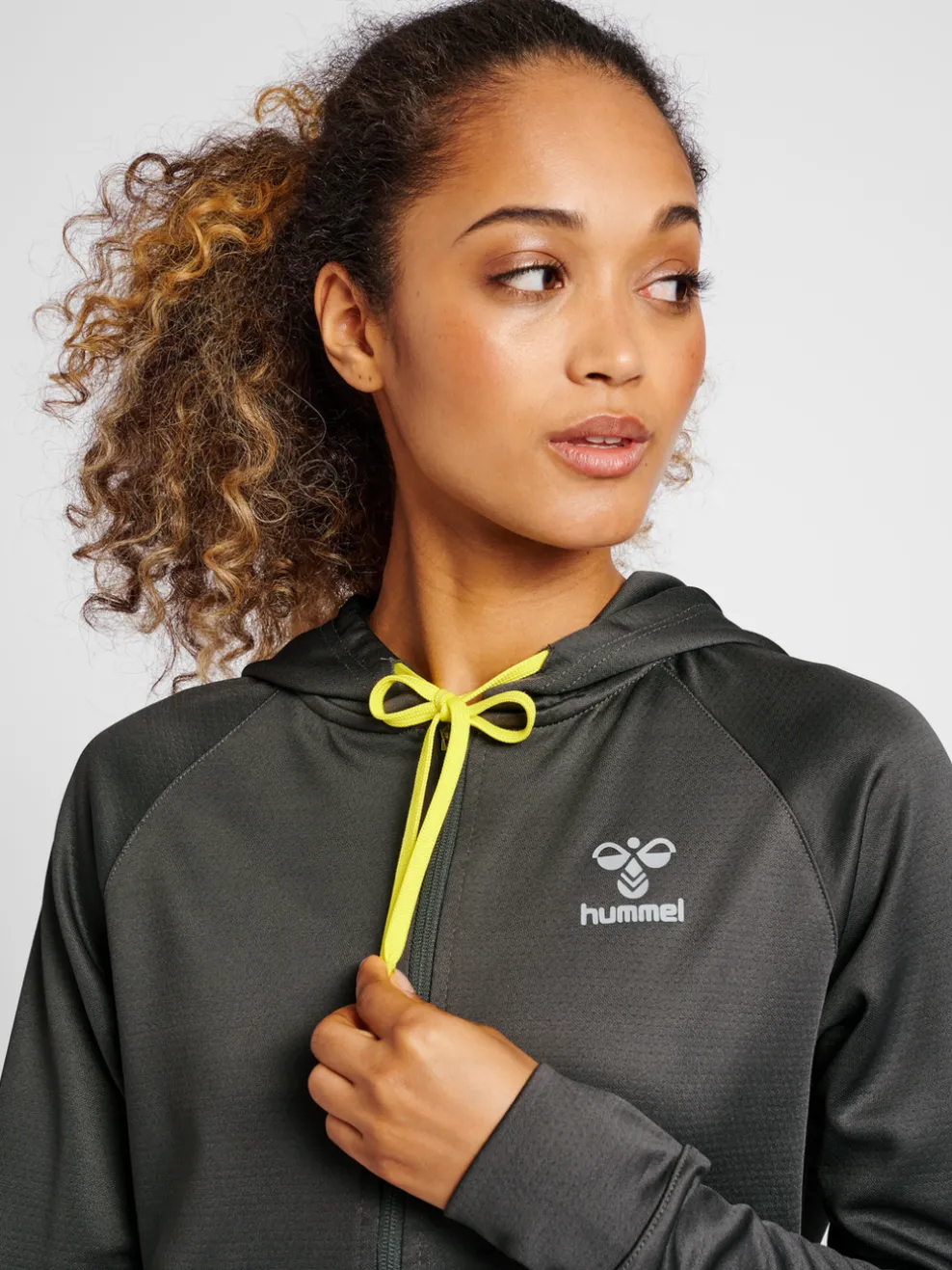 hmlGG12 ACTION ZIP HOODIE WOMAN
