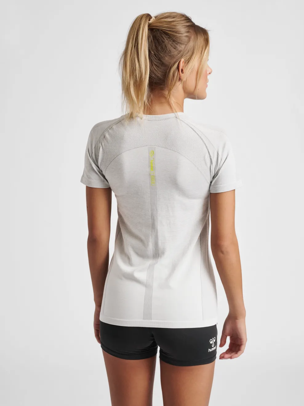 hmlGG12 TRAINING SEAMLESS S/S WOMAN