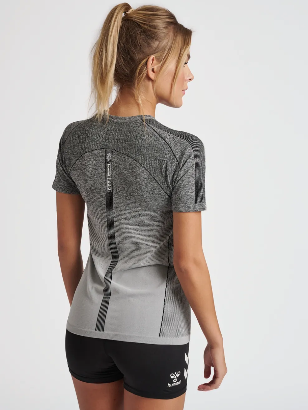 hmlGG12 TRAINING SEAMLESS S/S WOMAN