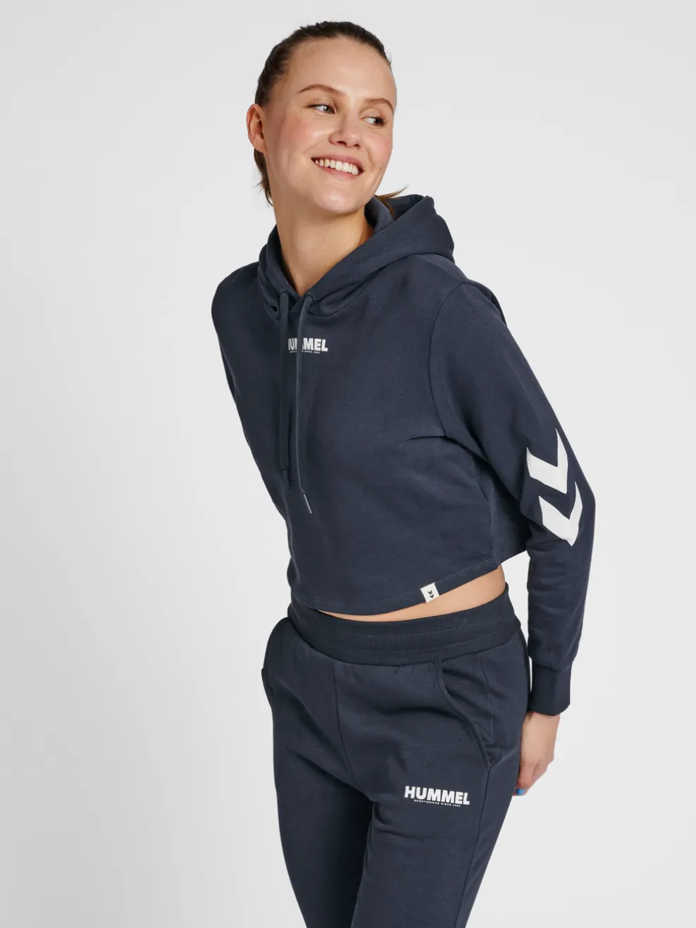 hmlLEGACY WOMAN CROPPED HOODIE