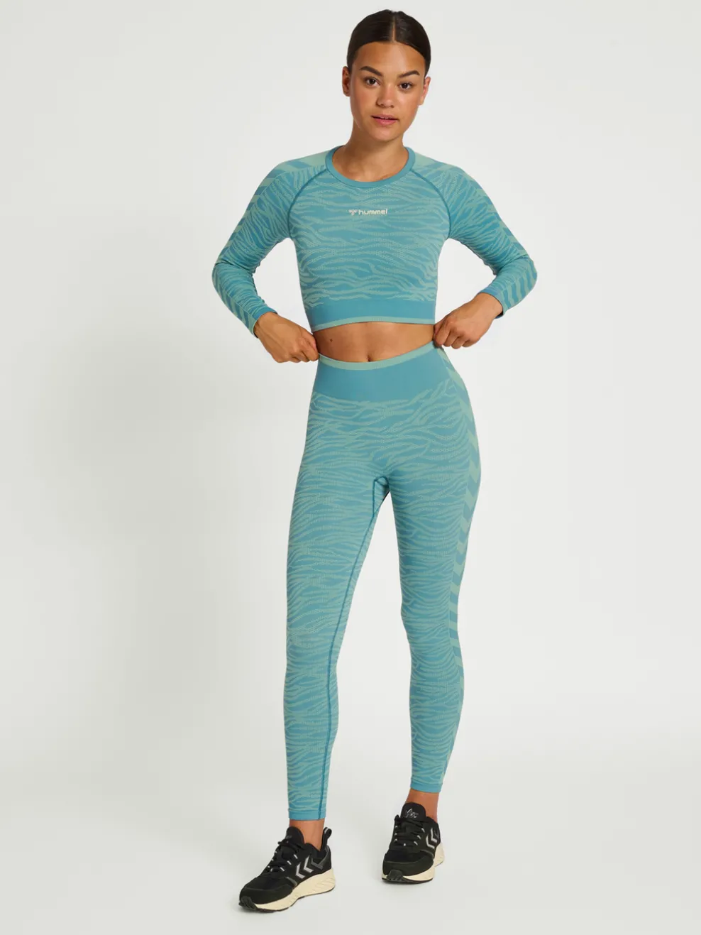 hmlMT SAGA SEAMLESS CROP T-SHIRT LS