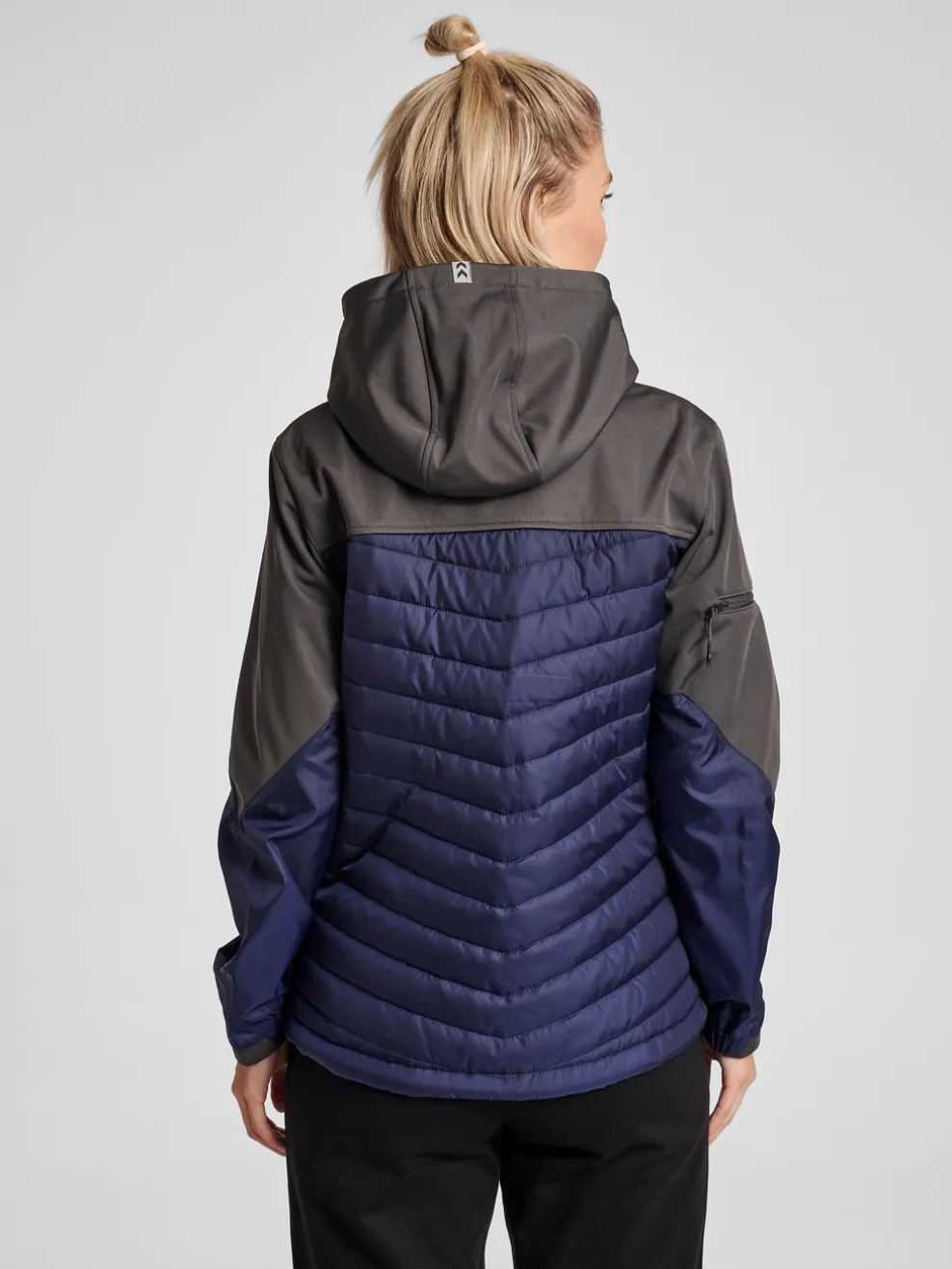 hmlNORTH HYBRID JACKET WOMAN