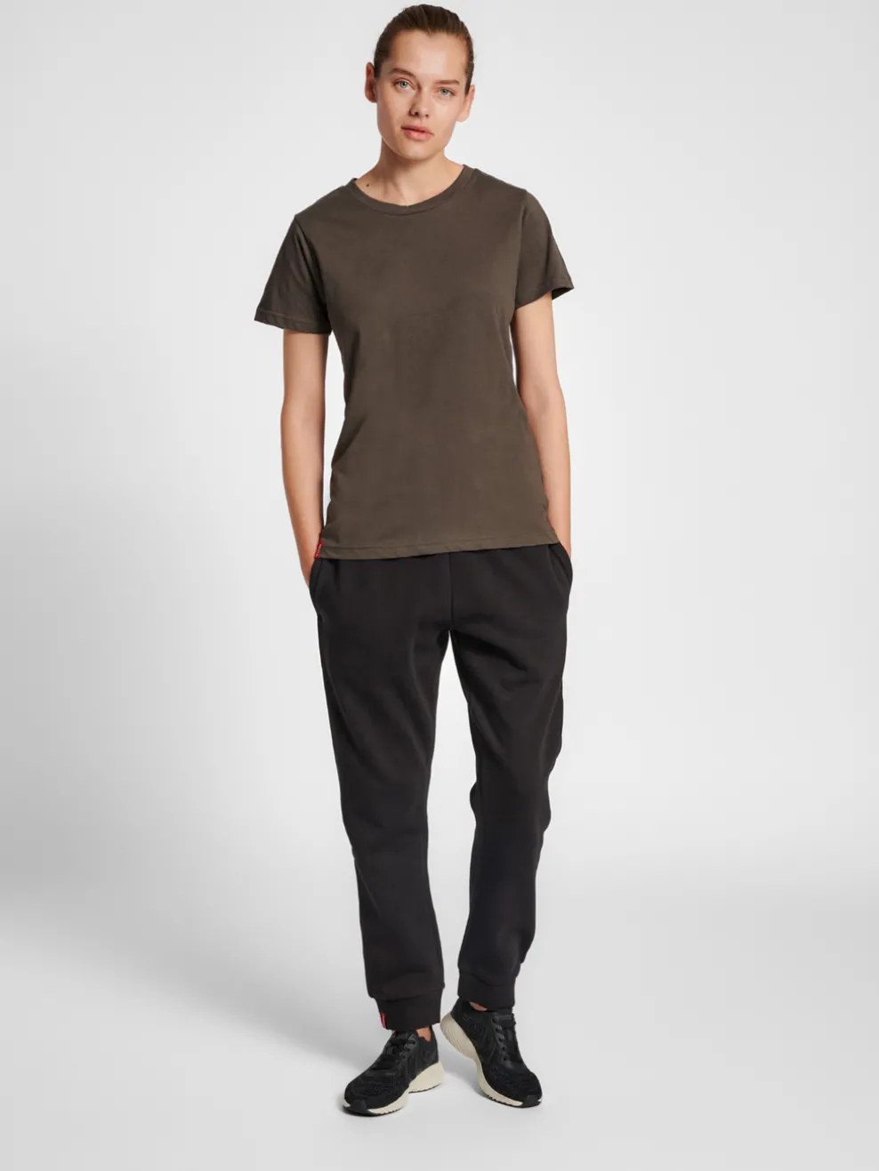 hmlRED BASIC SWEAT PANTS WOMAN