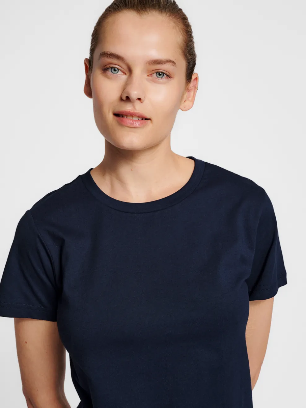 hmlRED BASIC T-SHIRT S/S WOMAN