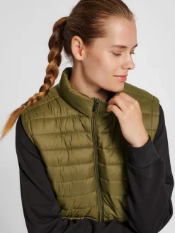 hmlRED QUILTED WAISTCOAT WOMAN