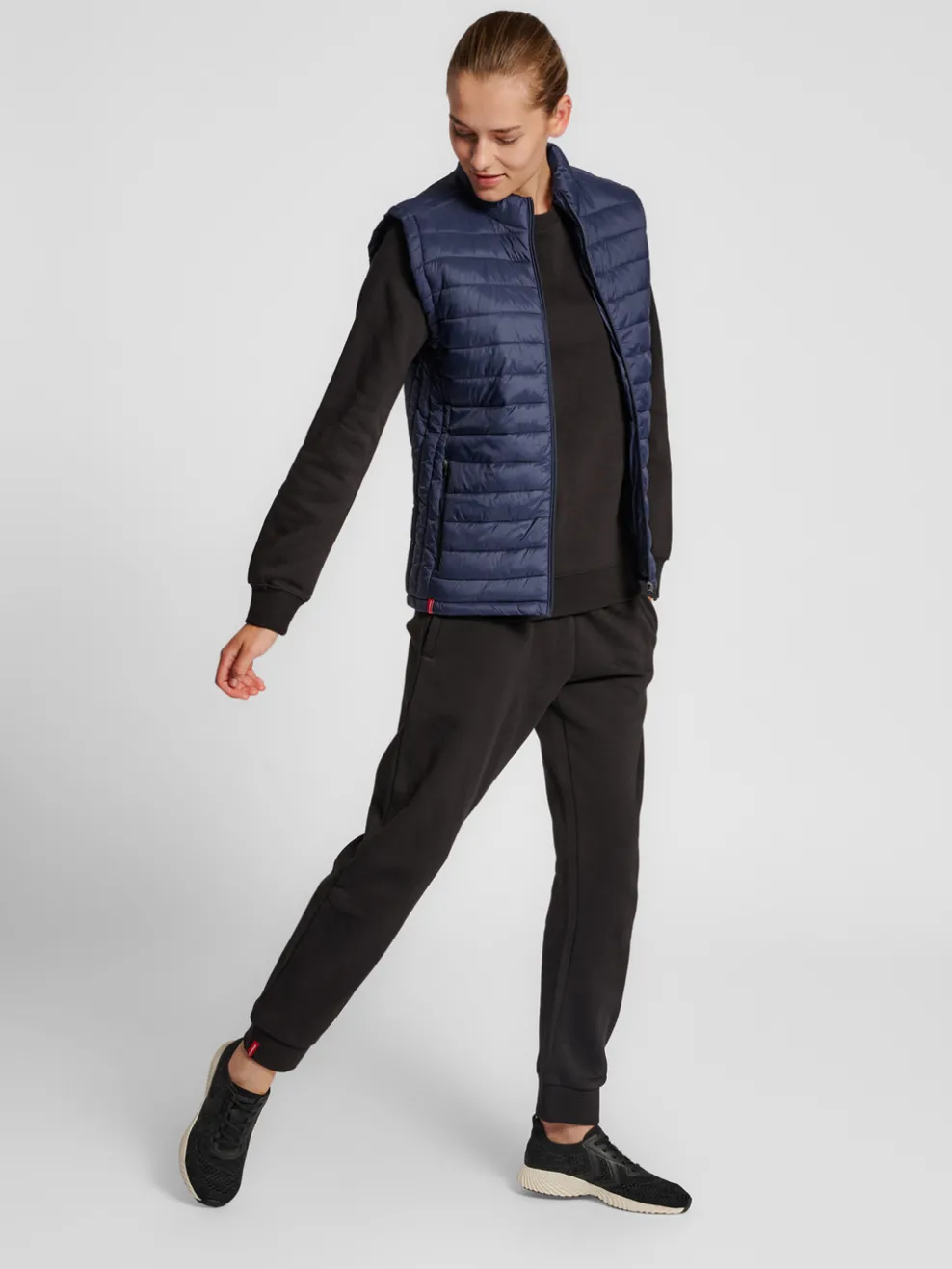 hmlRED QUILTED WAISTCOAT WOMAN