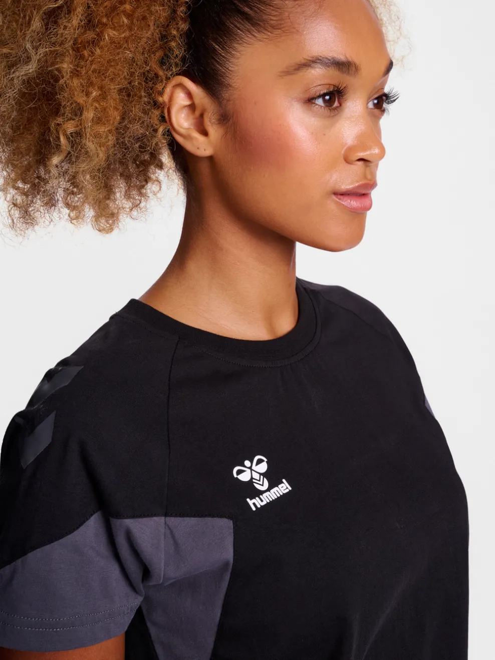 hmlTRAVEL T-SHIRT S/S WOMAN