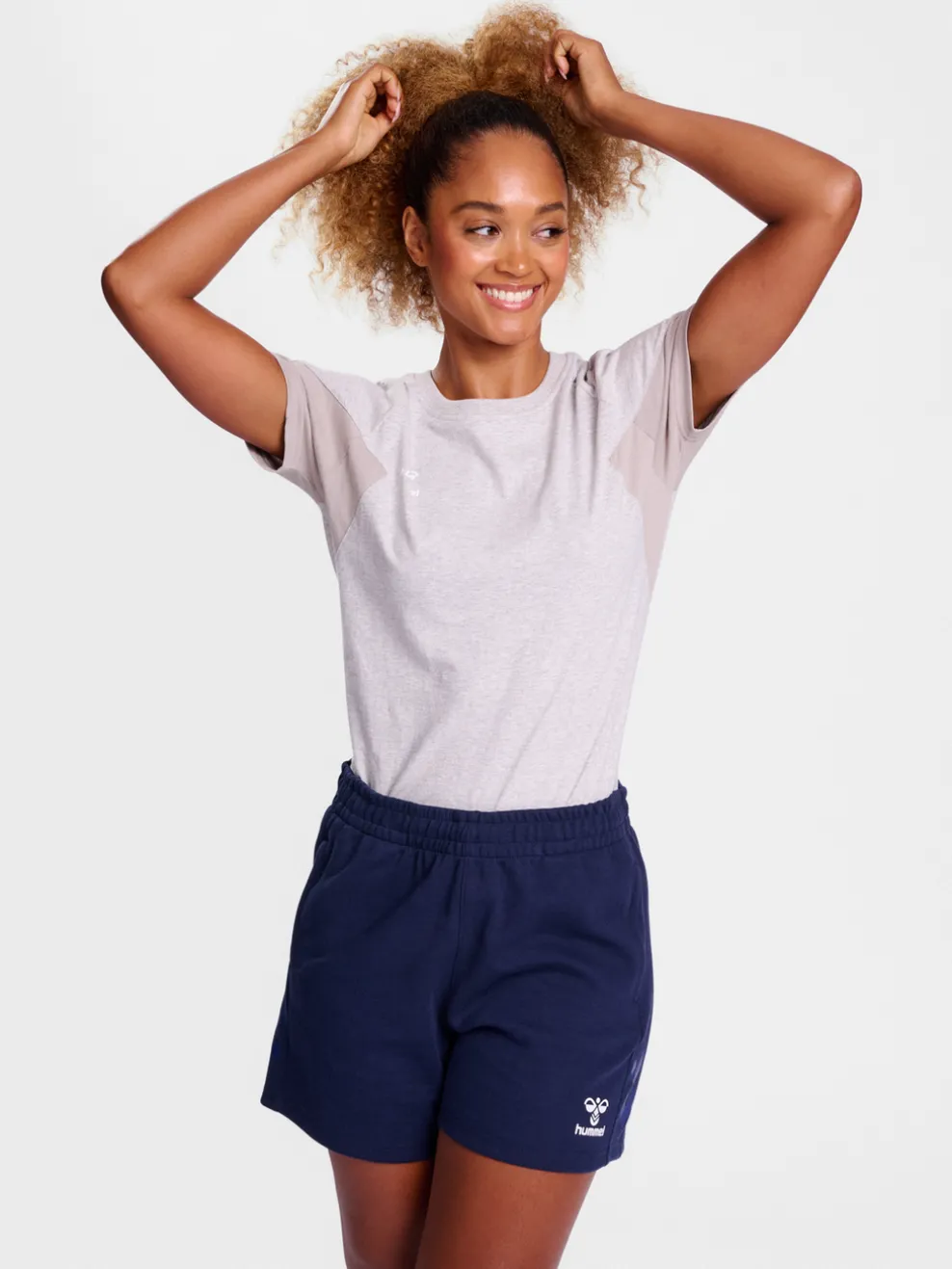 hmlTRAVEL T-SHIRT S/S WOMAN