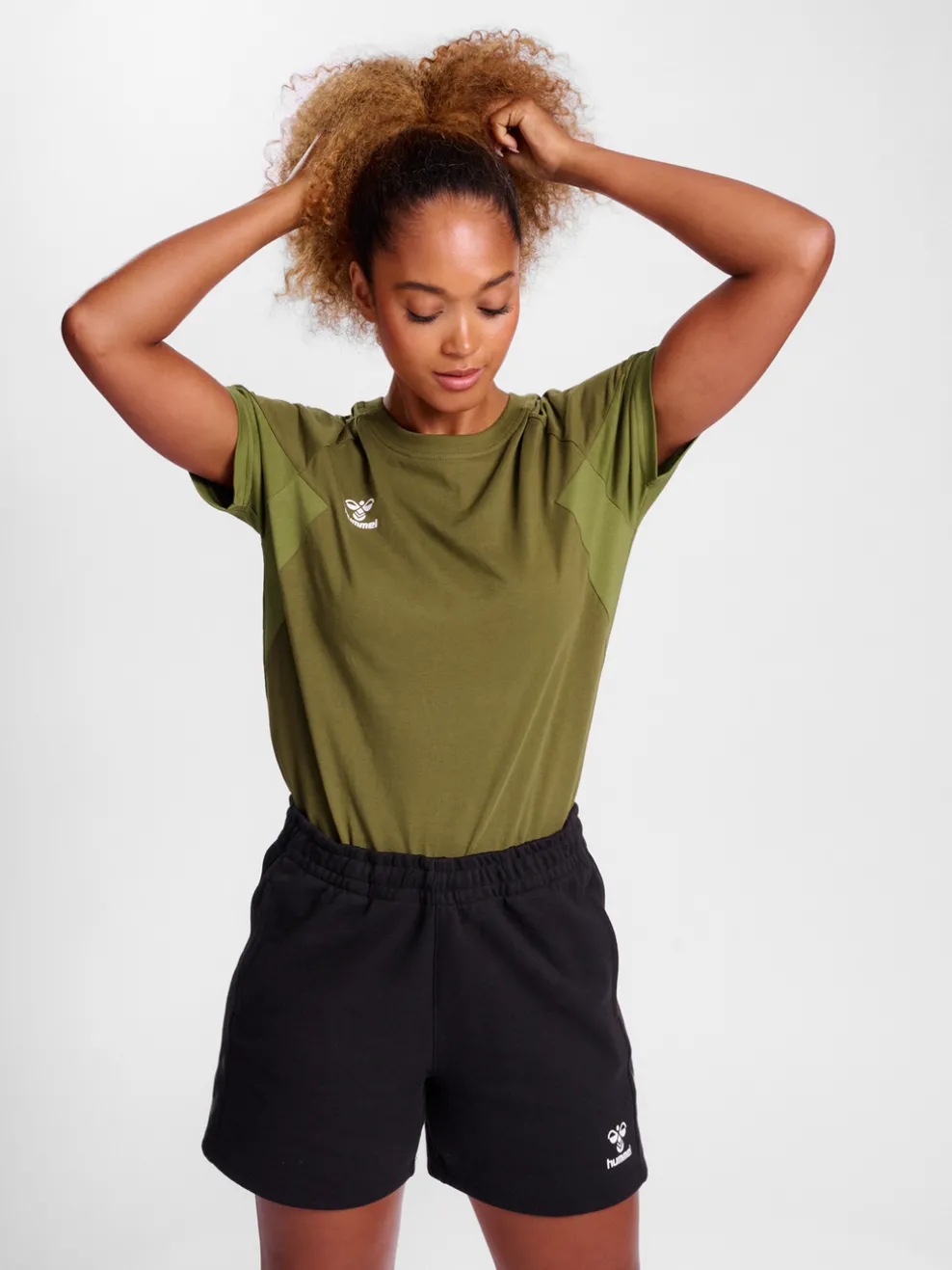 hmlTRAVEL T-SHIRT S/S WOMAN