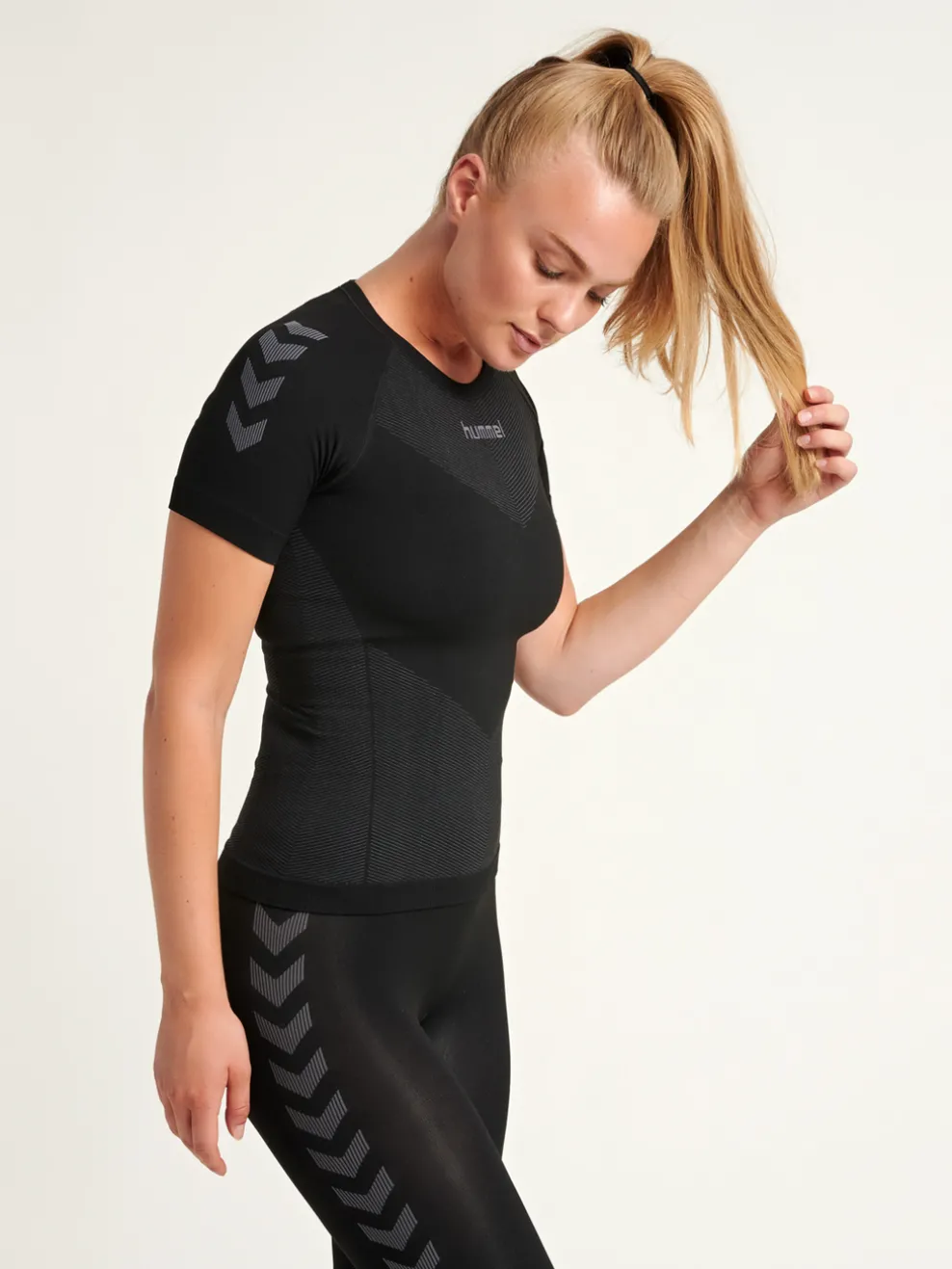 HUMMEL FIRST SEAMLESS JERSEY S/S WOMAN