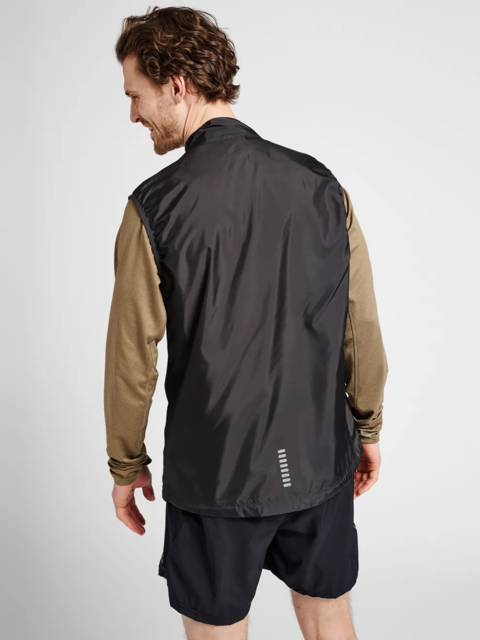 MEN PACKABLE TECH GILET