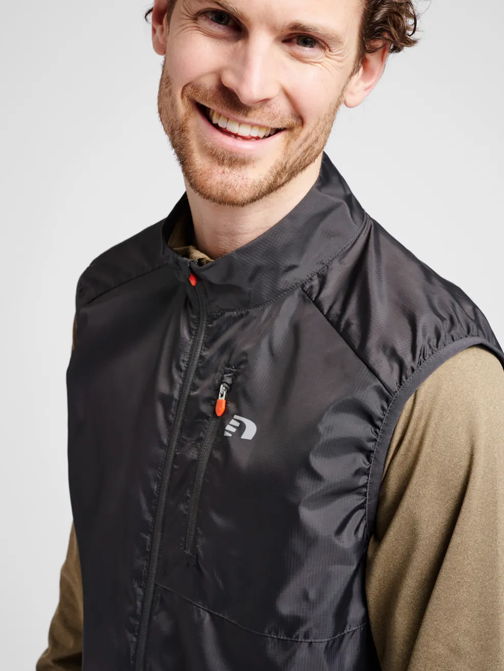 MEN PACKABLE TECH GILET