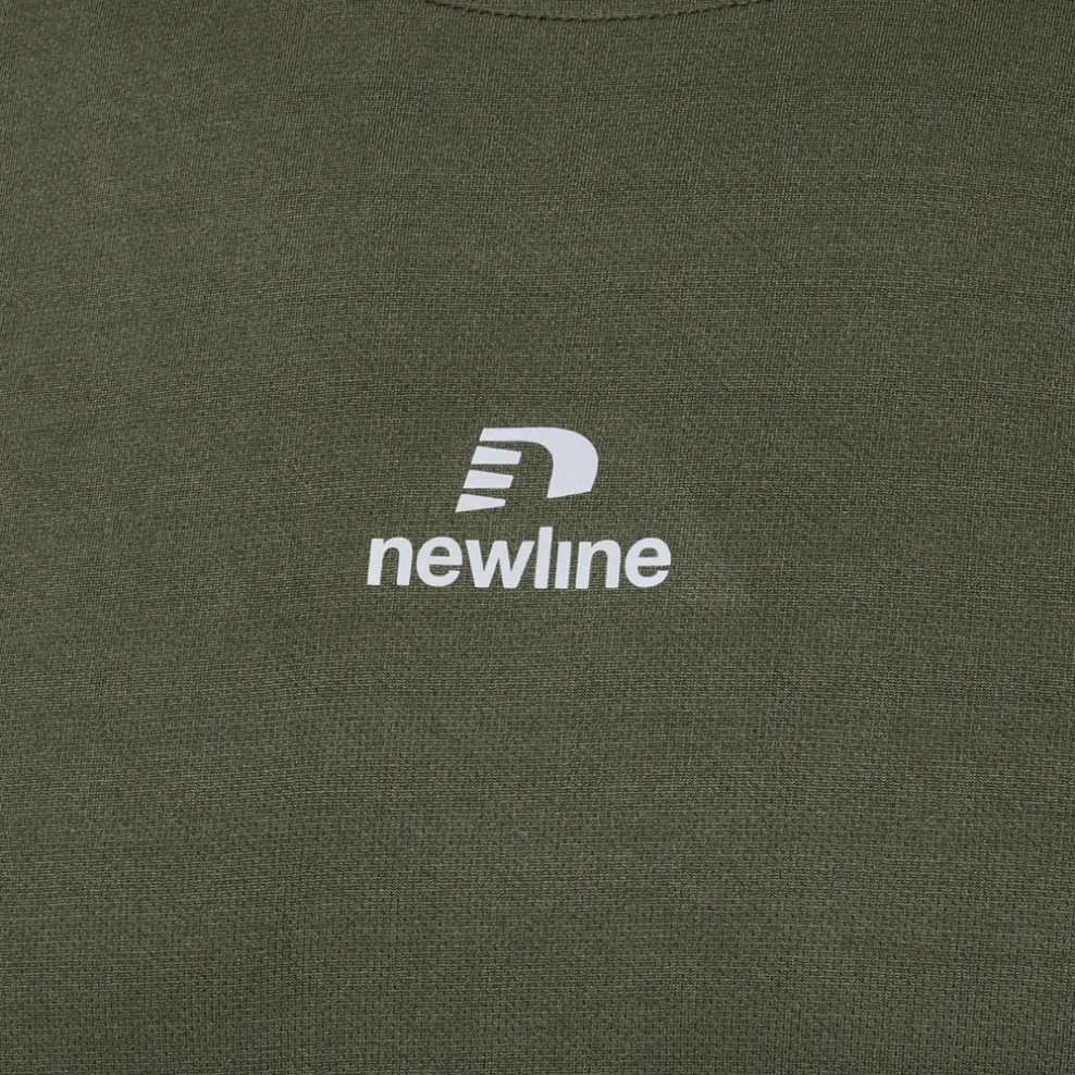 nwlBEAT POLY TEE