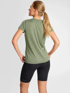 nwlBEAT TEE WOMAN