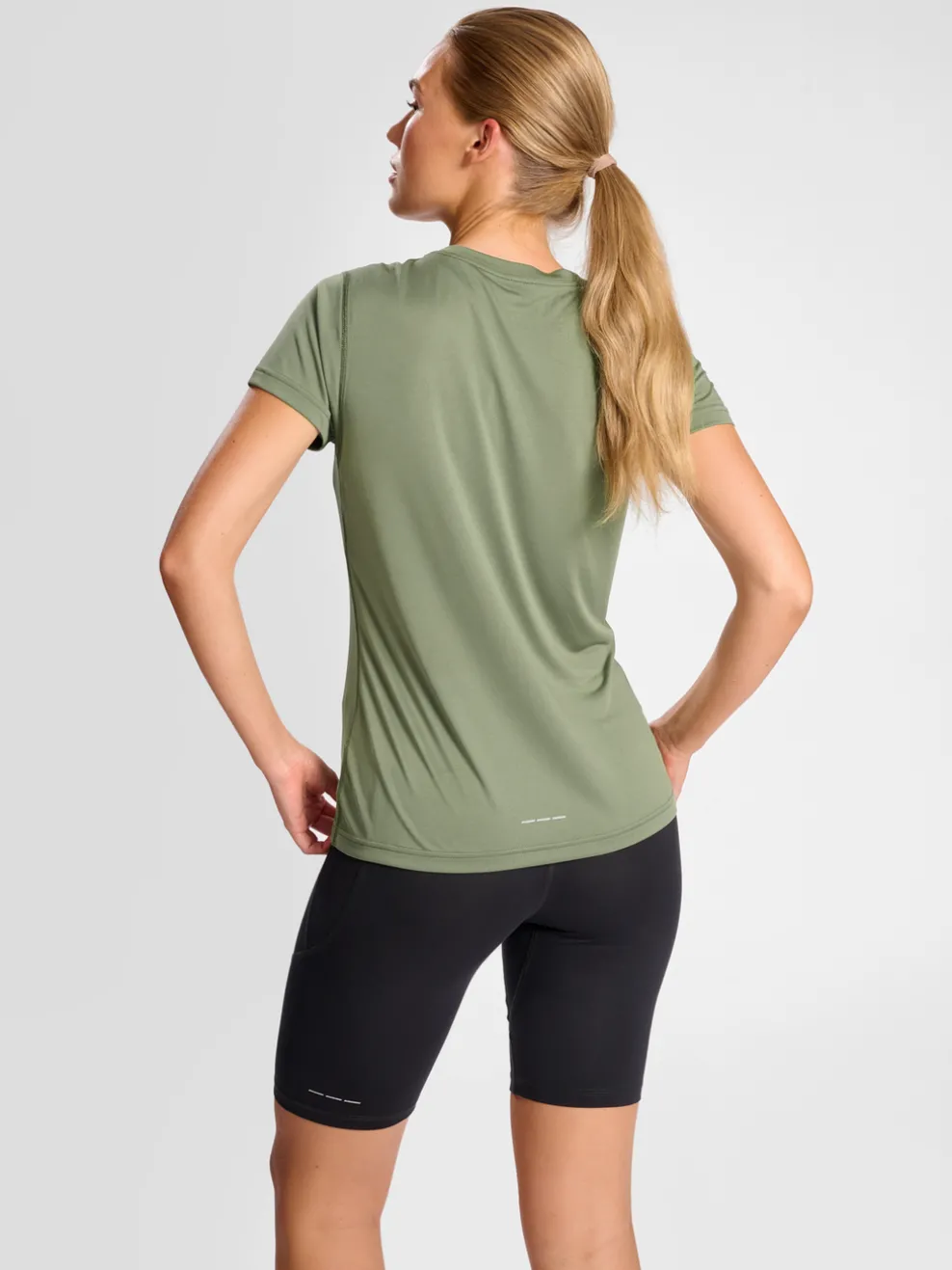 nwlBEAT TEE WOMAN