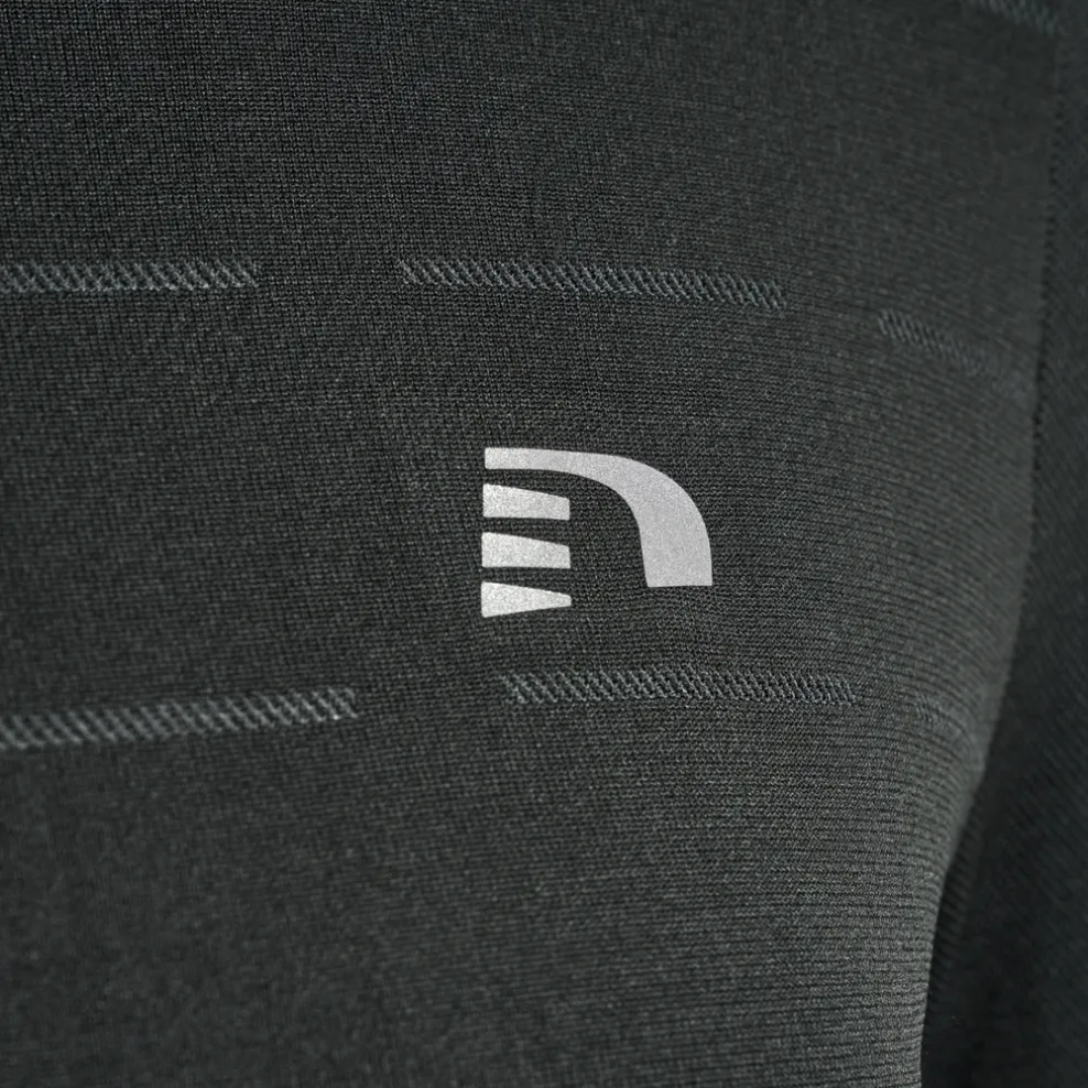 nwlCAMBRIGDE SEAMLESS HOODIE female