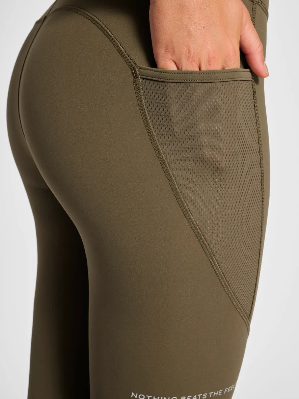 nwlCHICAGO WARM TIGHTS female