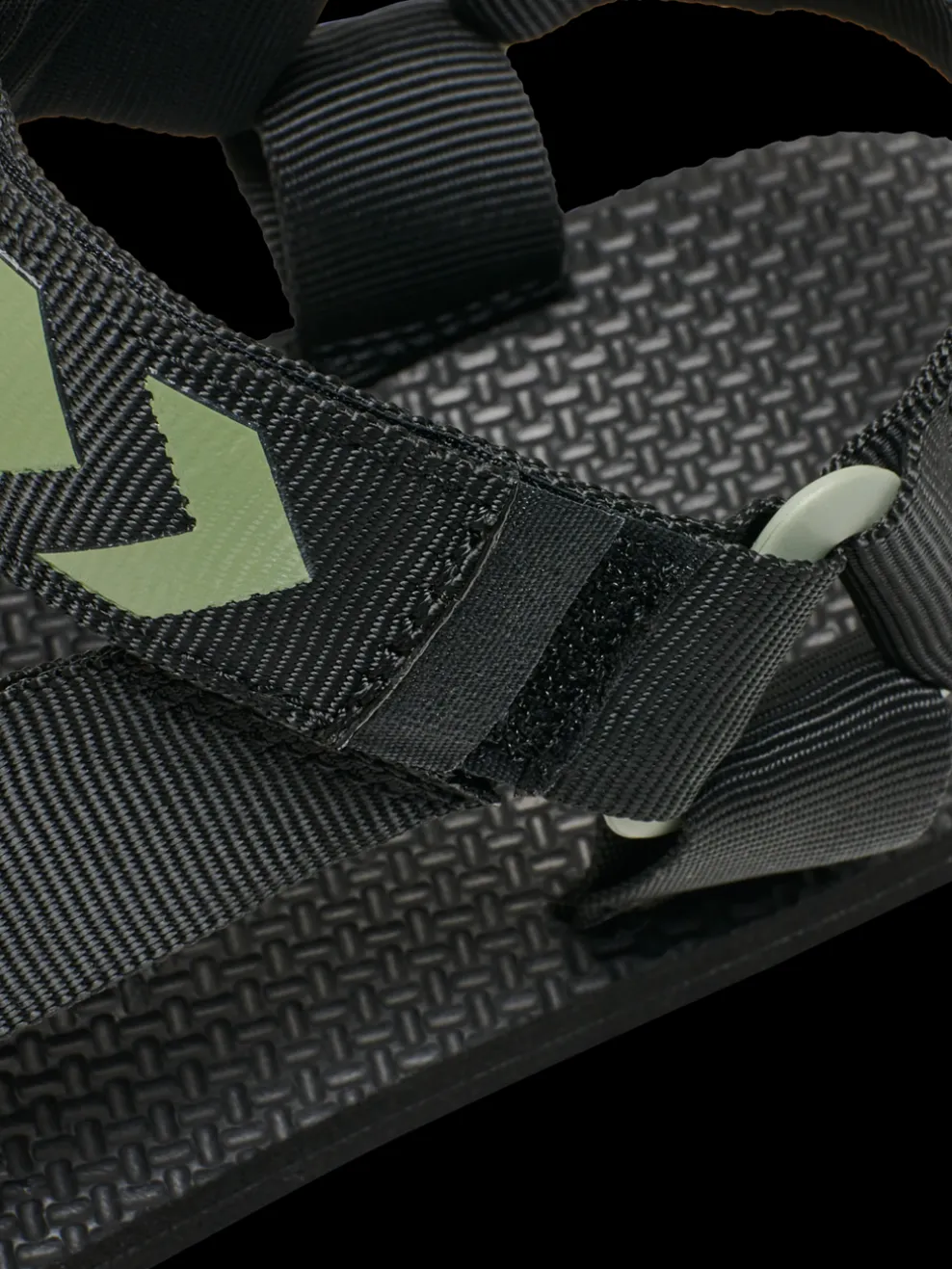 STRAP SANDAL