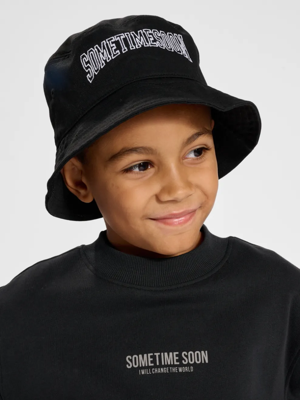 stsOCEAN BUCKETHAT