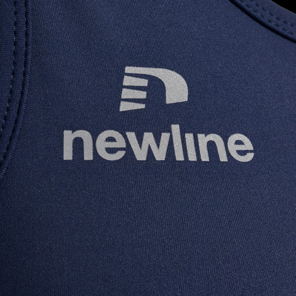WOMEN'S ATHLETIC TOP